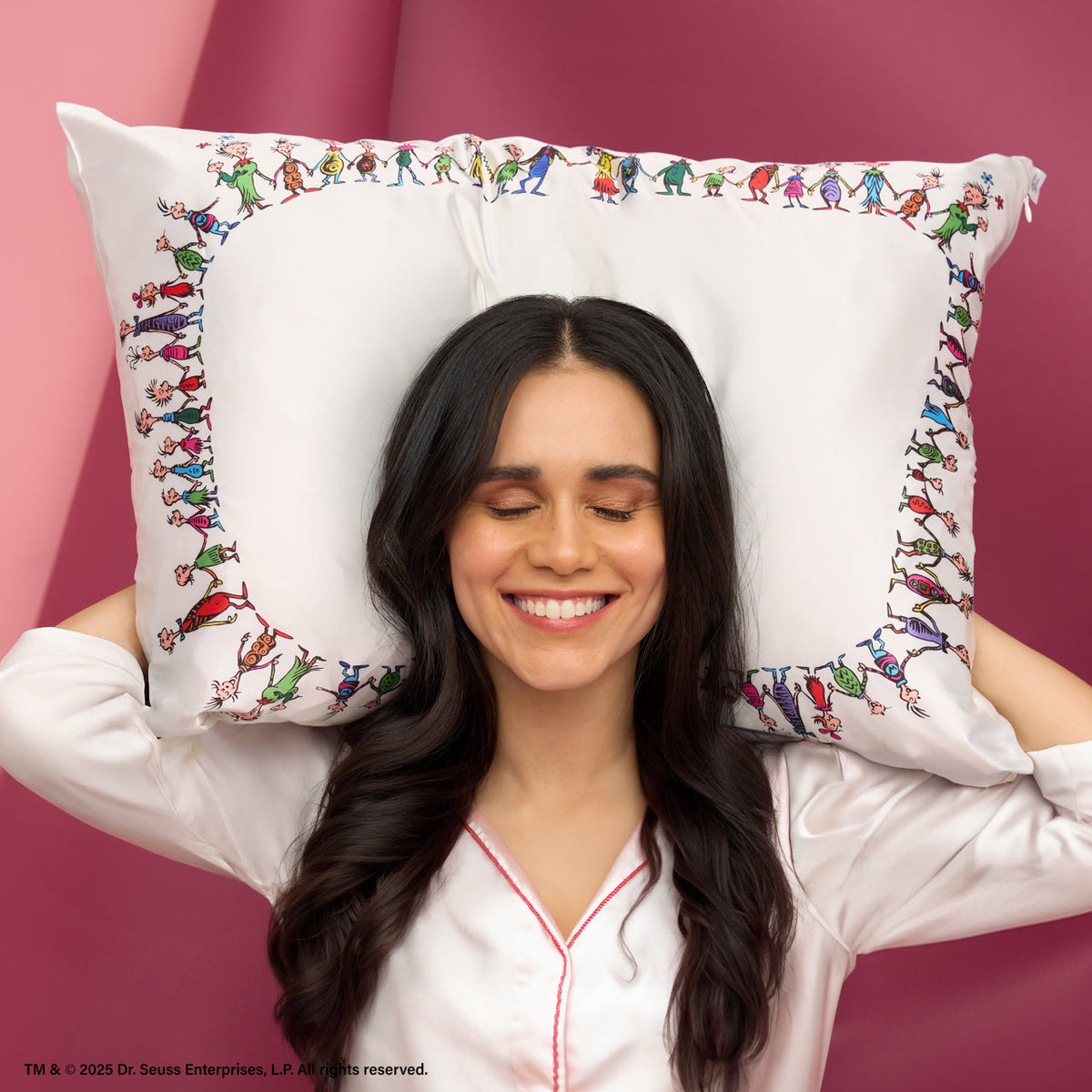 The Grinch x Kitsch Satin Pillowcase in Whoville